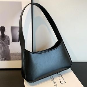 NWOT Trendy Solid Color Shoulder Bag for Commute
